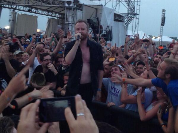 PerfWolf's tweet photo. Pues es verdad que casi violan a Matt en el concierto http://t.co/UhaIkp1zQg