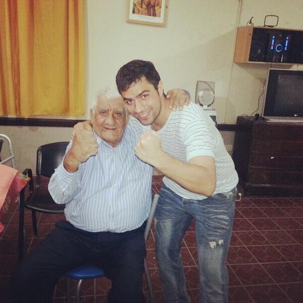 juampicsvc's tweet photo. Festejando el dia del padre en el hogar de ancianos , un grande ramon ! ! ! http://t.co/Y2iDKLWjEZ