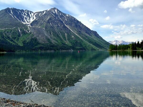 HudsonsTakeAK's tweet photo. This was our lunch time view in Kulane National Park, Yukon Territory http://t.co/Yjifp5NbnI