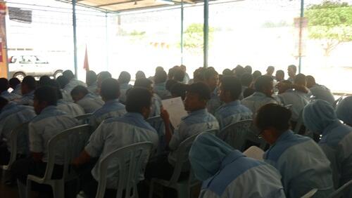 mai_amie's tweet photo. Pelatih Kem PLKN Cahaya Gemilang tekun menulis borang @KP_RELA @msrz81 @prdjannah82 @adenancapri http://t.co/YrRbuuWtI5