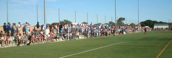Así estaba el campo d la Colonia Güell.GRACIAS A TODOS,ES INCREIBLE Q UN EQUIPO TAN HUMILDE MUEVA TANTA GENTE.