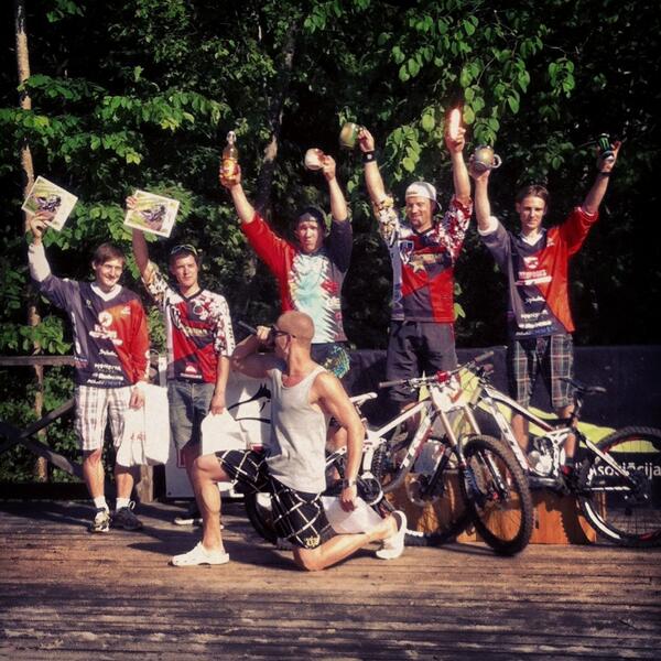 TREKROCKSTAR's tweet photo. Esam veiksmigi aizvadijusi @downhill_lv  3. posmu Ligatne. Uzvara K.Kisuro, @raivisjansons 4.  @RaiiviiC 7. Vieta http://t.co/tQnu47uTGs