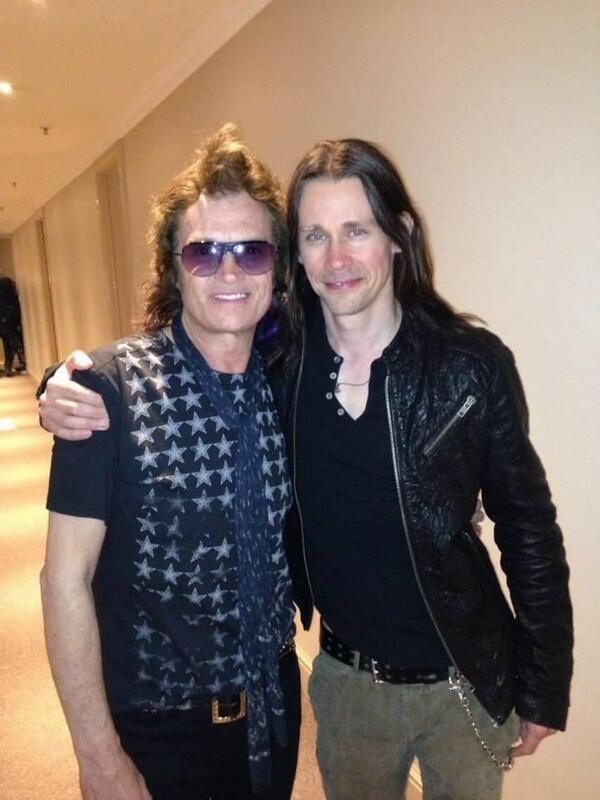MylesKennedy's tweet photo. My soul brother, friend and 8th wonder of the world @glenn_hughes http://t.co/25uk30Y2uI