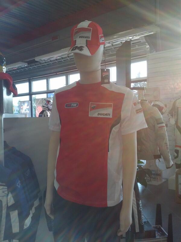 StopAndGO_Parma's tweet photo. Disponibile la nuova collezione Ducati Corse 2013 http://t.co/6vxQJHUs0T http://t.co/vQGzkA6otm