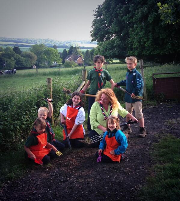 andrewjthorp's tweet photo. Scout Community Week in full swing in Ropley  #scoutsdo1thing http://t.co/jOpruTD195