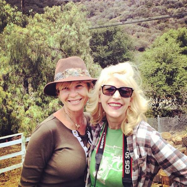 MalibuPRGal's tweet photo. Shooting with @MalibuLifeMag photog Stephanie Pick yesterday in Malibu. http://t.co/3eImIIULV2
