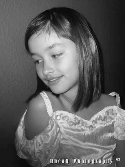 fueledbyhope's tweet photo. Little cutie @lizasoberano working the camera. <3 #MOTHEROFTHROWBACKS http://t.co/ZprbbHOipl