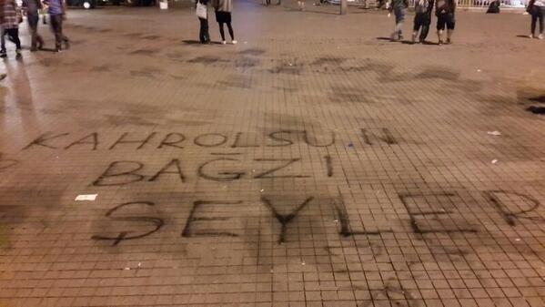 karnasyon's tweet photo. Apolitik gençliği sokağa döktünüz, slogan da bulamıyoruz. http://t.co/DnZsuMXOhO
