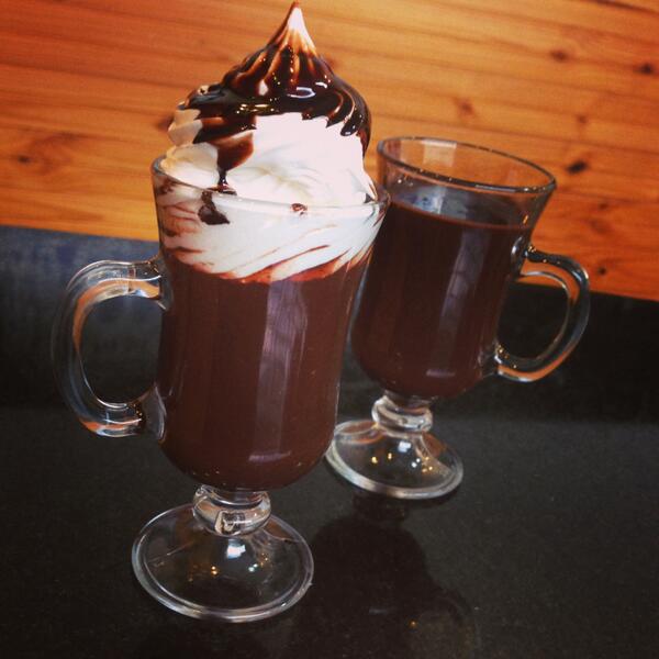 lagunastore's tweet photo. Chocolate quente estilo europeu, levemente adocicado! Chocon Up, em versões com ou sem chantily! http://t.co/ACIQm8XGIJ