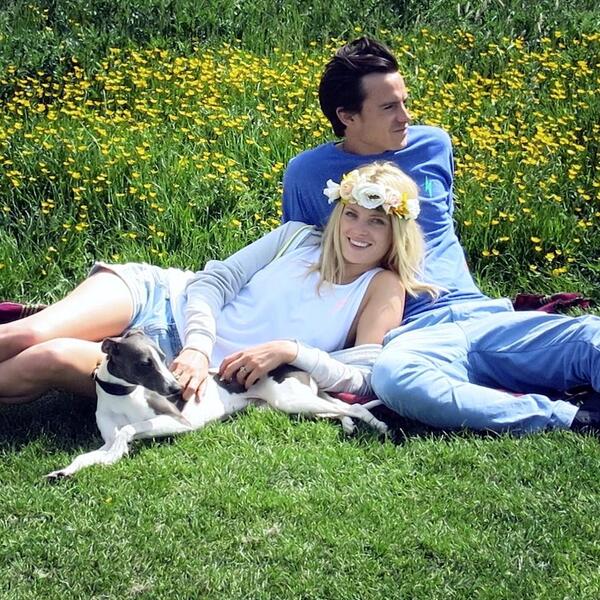 Streck_it's tweet image. Summer sunshine #streck models looking hot 💖