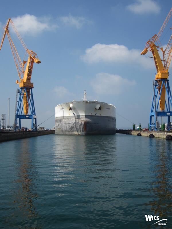 WicsNaval's tweet photo. Le plus gros pétrolier du monde, le  TI Europe à Brest au chantier @damen 
@WicsNaval assure la sécurité http://t.co/QFfq1hDo7M