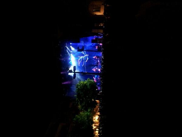 Pedracovers's tweet photo. Viendo a Huecco!!!!!!!!!!!!  menudo tiparraco y munada banda... Me encanta..si http://t.co/fJfxe7v80p