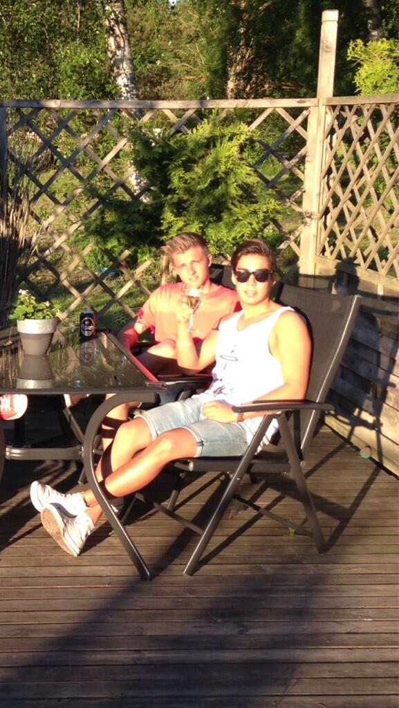 Joelcortezlof's tweet photo. Onsdagsfylla i gamla fina Adolfsberg med @antonkarlssson http://t.co/YIfMO6YeeS