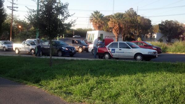 jaimeocanas's tweet photo. Sr Alcalde de Guadalupe Urge un semaforo en Ave. las Americas y Solidaridad muchos choques a diario http://t.co/tPHDQyUC89