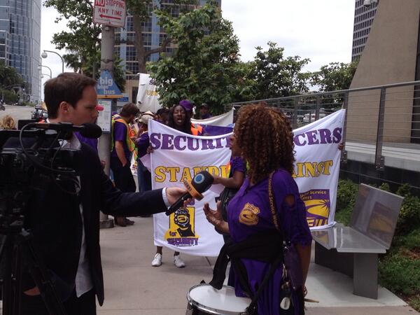 StandforSec's tweet photo. RT @SeiuUSWW: LA security officers rally for good jobs in Century City ahead of strike. #SecureJustice http://t.co/zspdBunLXD