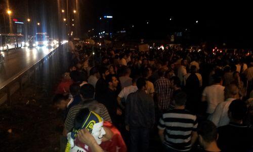 evrenselgzt's tweet photo. Gülsuyu-Gülensu halkı bugün de yürüyor http://t.co/kF5gkz3Wx6