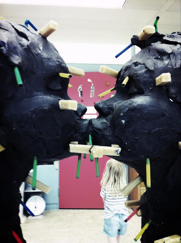 De kleuterkus bij de wasafdeling in opbouw <a href="/ateliersMTW/">AteliersMTW</a>