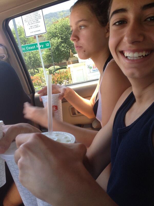 clairreebear's tweet image. Moosa you thirsty? #3drinks #why