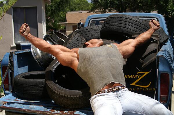 bodybuildersjam's tweet photo. Lantana taking a stretch for a moment... http://t.co/NH9YEM6Upr http://t.co/11kqbp5ghX
