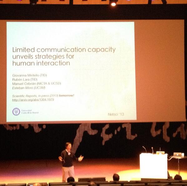 ZeroSano's tweet image. Another photo of @estebanmoro #netsci13 soctrategy.org