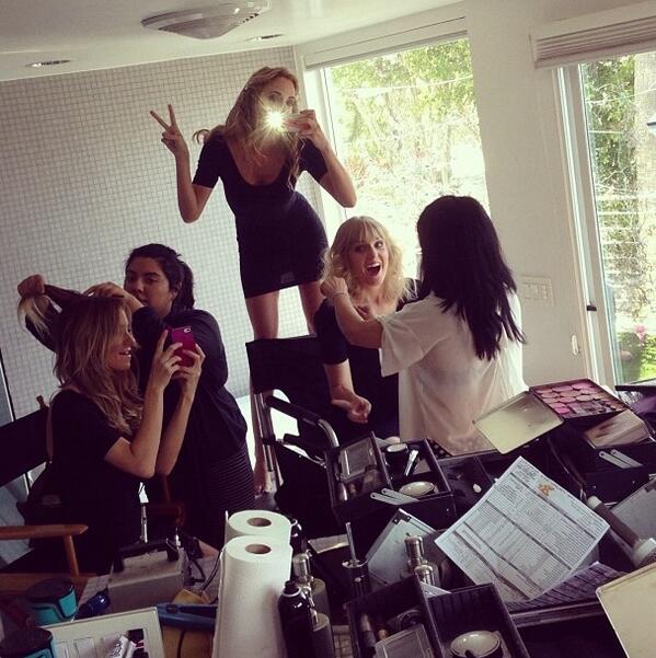 nikkibreanne's tweet image. It was like 🐱RARRR in this makeup room today. ❤ you girls! #pilotfun @jenamsims @iamyates