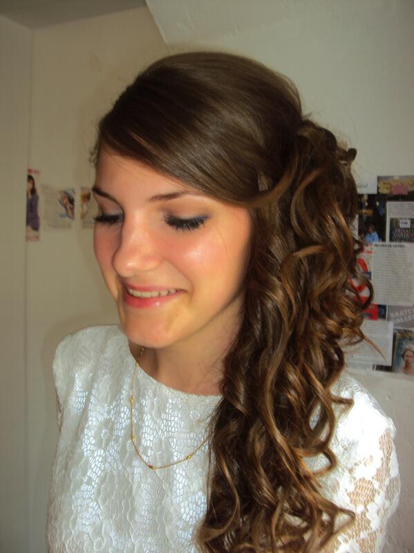 elseavers's tweet photo. 31 May 2013 @ Irina's club :P Hah! Having fun doing my friend's makeup for the graduation party!!! http://t.co/mRwjnnqmIr