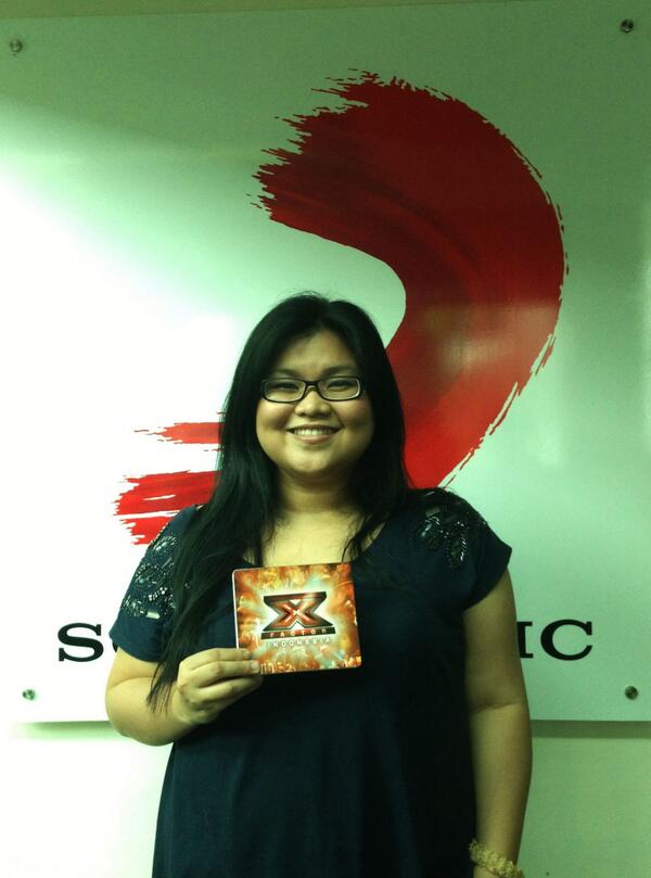 ShenaMalsiana's tweet photo. Yeaaaahh \m/ RT @SonyMusicID: Lihat siapa yang udah punya #XFactorIDAlbum :) http://t.co/j5Mjpl2pzp