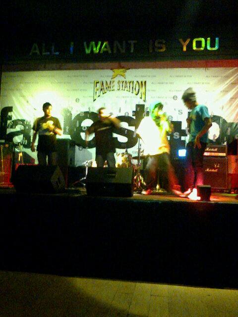 PLAYONRAP's tweet photo. PLAY ON @famestation http://t.co/z27cjdNt1D