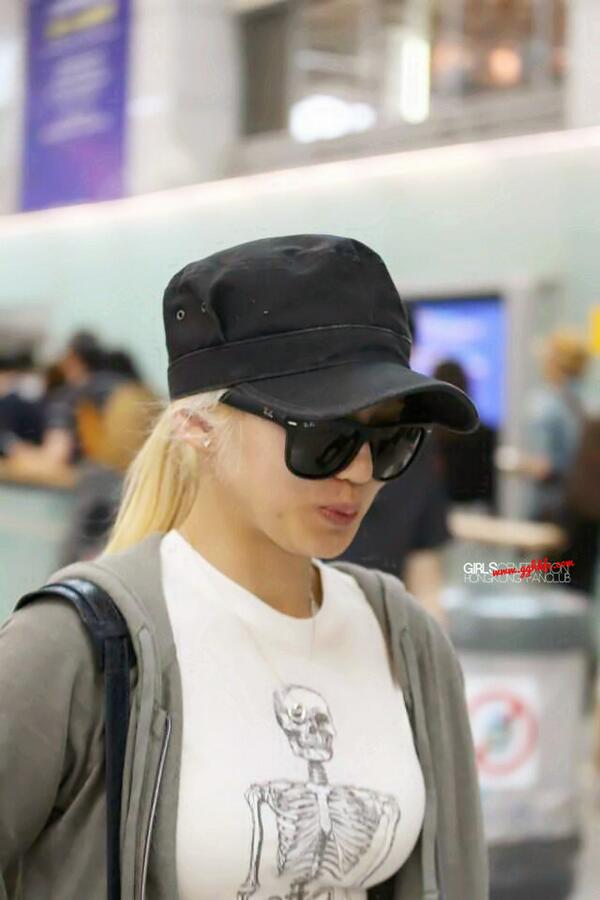 [PIC][06-06-2013]HyoYeon khởi hành đi Hồng Kông để tham dự Lễ khai trương cửa hàng "Topshop" chi nhánh ở Hồng Kông BMDLK2BCYAEJY77