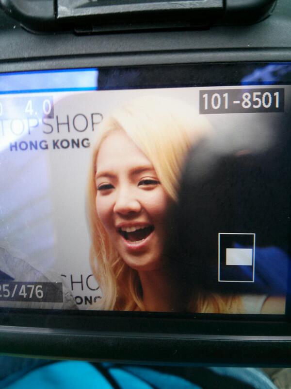 [PIC][06-06-2013]HyoYeon khởi hành đi Hồng Kông để tham dự Lễ khai trương cửa hàng "Topshop" chi nhánh ở Hồng Kông BMD_M8FCAAIzNVK