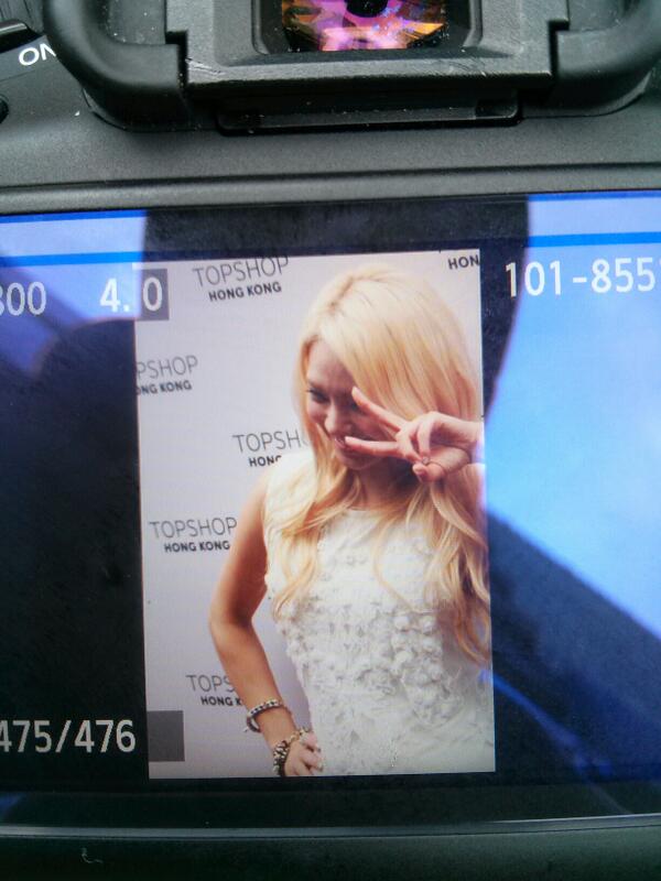 [PIC][06-06-2013]HyoYeon khởi hành đi Hồng Kông để tham dự Lễ khai trương cửa hàng "Topshop" chi nhánh ở Hồng Kông BMEBFz-CQAAWsQR