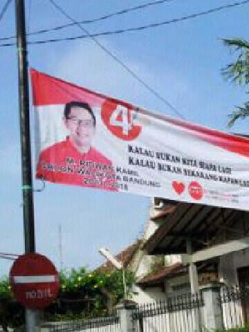 panwasluBDG's tweet photo. Mhn cawalkot no.4 @ridwankamil u melayangkan surat pnjlsan&amp;klrifkasi kpd KPUD ttg ajakan coblos di masa sosialisasi: http://t.co/HvDGe7WkMh