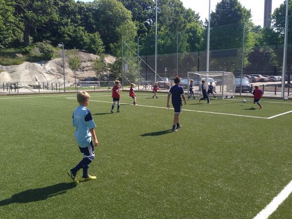 Organiserad spontanfotboll. A9-A12. Full fart framåt!