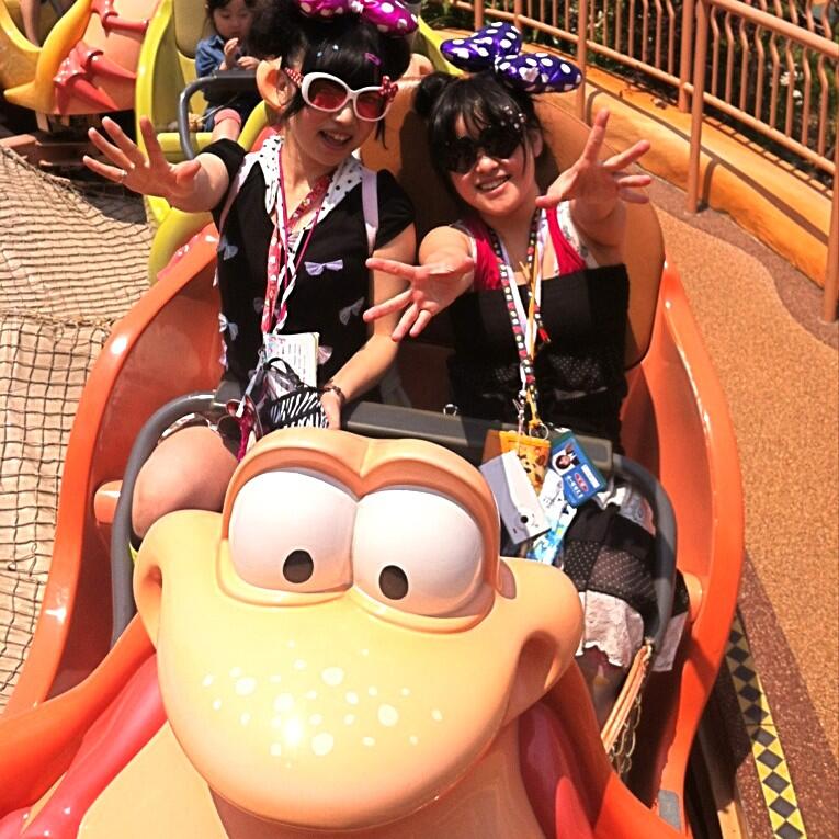 ゆみーる Glitter ディズニーシーのアトラクションその１ まゆねーずと私がアリエルのアトラクションに乗っている写真 Http T Co Lowitp2vdr Twitter