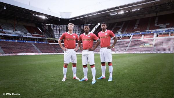 mitchelljdj's tweet photo. "@PSV: Dit is het nieuwe PSV jubileum thuistenue  2013-2014! #psv #psv100 http://t.co/gVdJ6gYOKU" lelijk gek