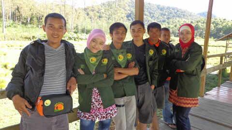 3LZ2's tweet photo. Ada pertemuan ada perpisahan bye my friend .......tos ah asa teu kiat ningal na ge...... http://t.co/uGgFuy9AkV