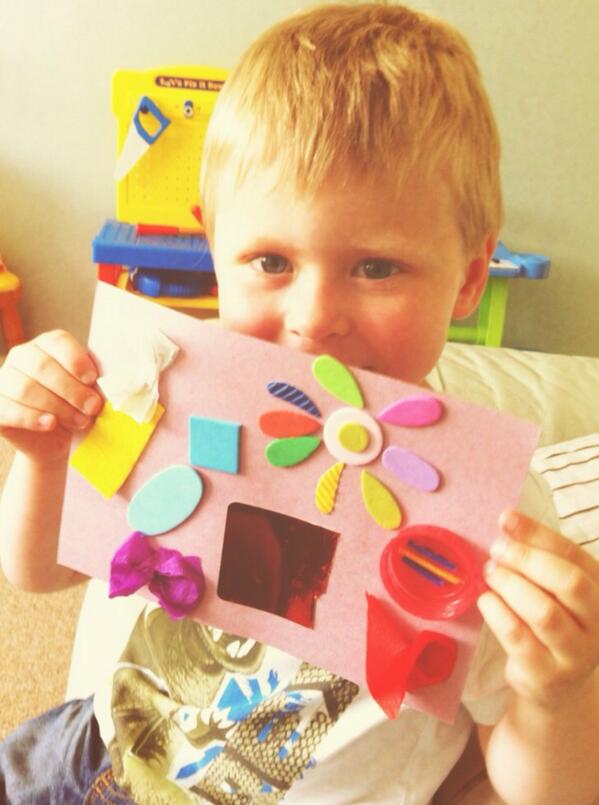 Nikki88a's tweet photo. @andygpalmer  someone wanted to show you the picture he made us #cute #helovesyou #onthefridge #Annnnndddddyyyy http://t.co/nE1NJmfZka