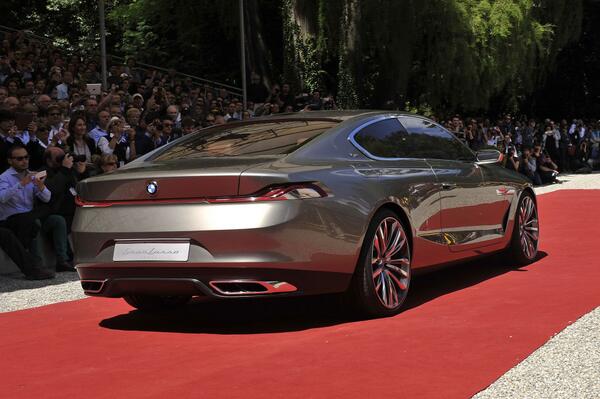 BMWGroup's tweet image. Aesthetics past and future come together on Lake Como. #Concorso press.bmwgroup.com/dCV2I