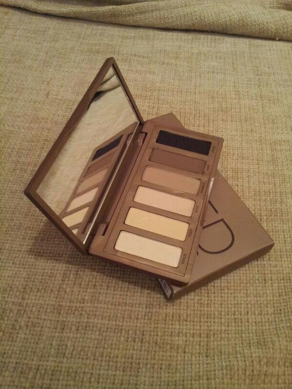 ShoppingRiyadh's tweet photo. باليت بيسك من نيكد متوفر اﻵن للطلب واتس اب مثاليا جدا والوانه مات رائعه http://t.co/11xnFa0oXq