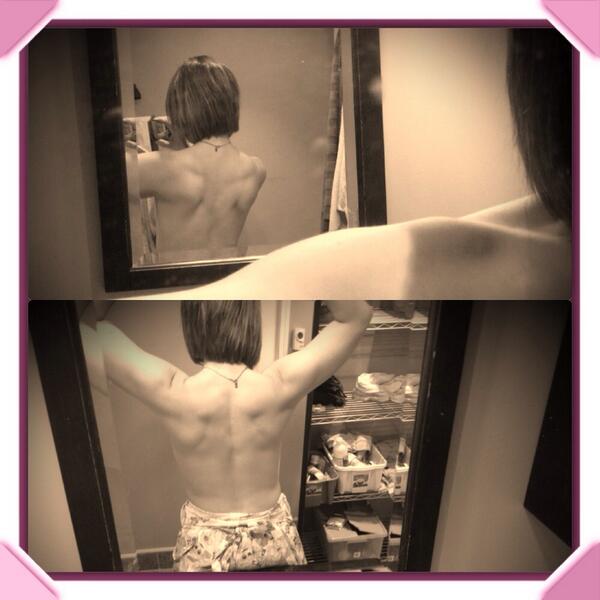fitandstrong204's tweet image. Are those muscles that I see? #picslip #backslip