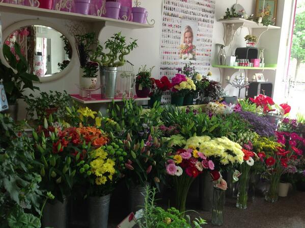 Flowers in style tweet media