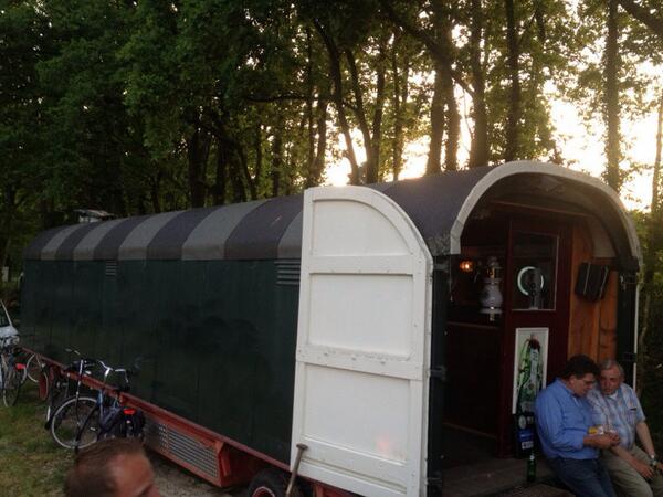 hakselploeg's tweet photo. #radio #buurtsuper vandaag weer prima schijfjes via de 95.00 #etherpiraten was ok ff gezellig gisteren http://t.co/tYvJ9mxhZE