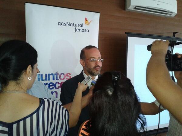 NaturgyPa's tweet photo. Momentos en que los medios presentes entrevistan al Ingeniero Eduardo en la presentación realizada en Veraguas http://t.co/sihLzaMptp