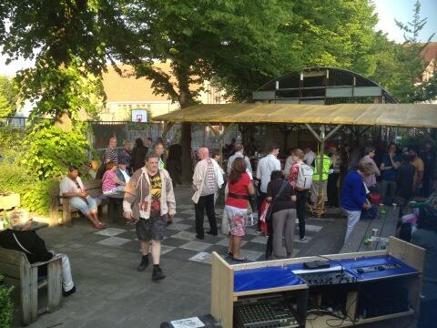 Het gaat beginnen in @CharloisNu ! #theaterCharloisAanHetWater