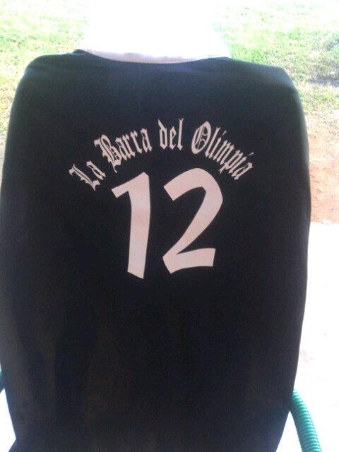 rikiloma's tweet photo. Parte de atras de la campera! http://t.co/PbBp7zSVPt