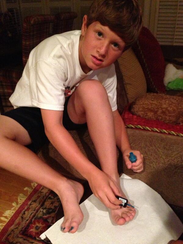 madison_mBc's tweet photo. I'm a very "laid back" babysitter http://t.co/ISE30EHDQq