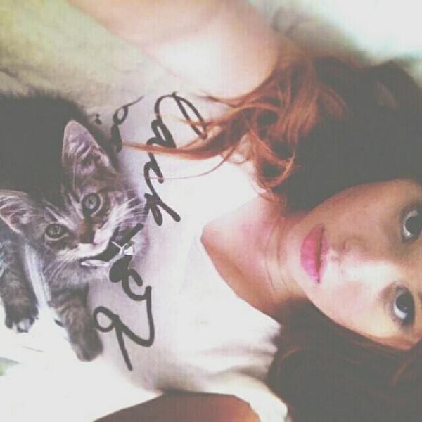 DebbysCatDoctor's tweet photo. No cameras please. Me and @TheDebbyRyan have arrived.👌 http://t.co/1ojXb5ZPau