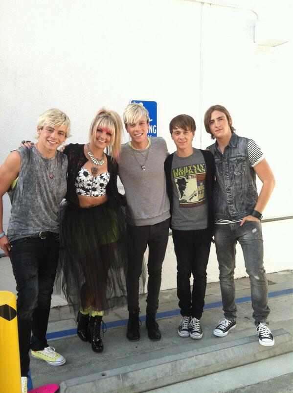 RydelLynch's tweet photo. Hot Pink Bangs! 😱💗

“@StormieStylesR5: http://t.co/n7a0vtMShI”