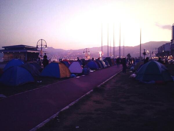 cakiciyigit's tweet photo. Günaydın güzel insanlar. #direngeziparki #direnizmir http://t.co/p1DVkSoCq4