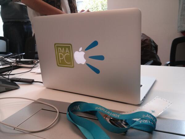 SamyGeekTest's tweet image. Pas mal l&apos;humour geek chez #Yammer :-) #PCvsMac